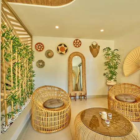 Отель Lilium Boutique 3*