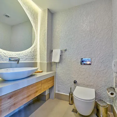 Lilium Boutique Hotel *
